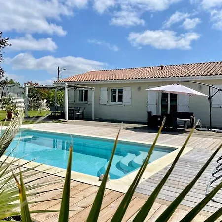 Maison Familiale Climatisee Piscine Hotel *